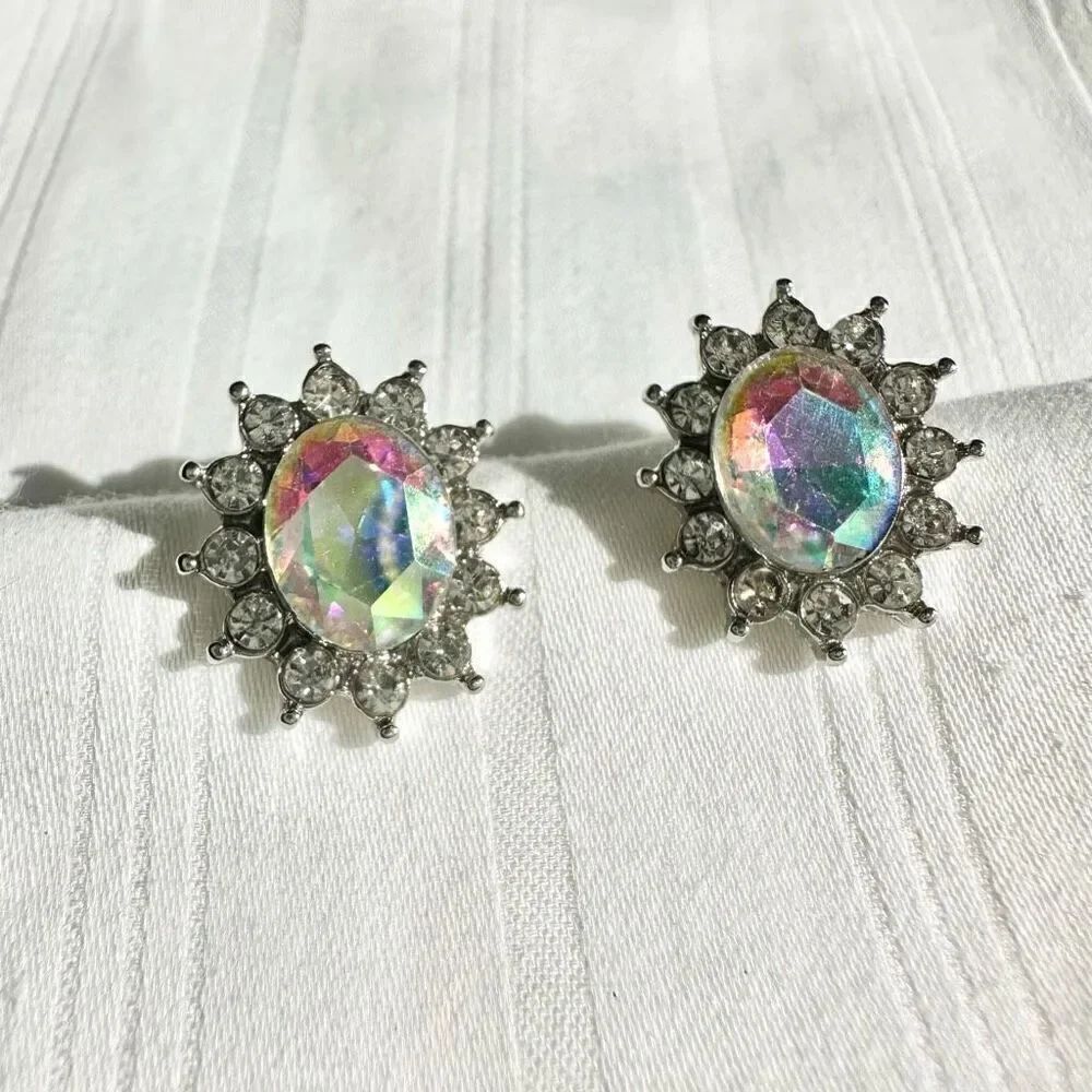 Multicolor oval cut super sparkly iridescent stud earrings  - Picture 3 of 3